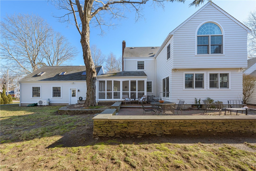 9 Telford Road Barrington, RI 02806 - Photo 3 of 5