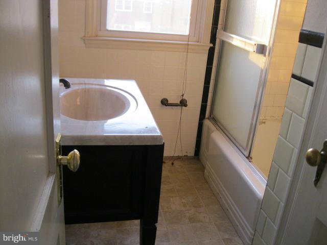 1527 Langford Road Baltimore, MD 21207 - Photo 3 of 18 Bath