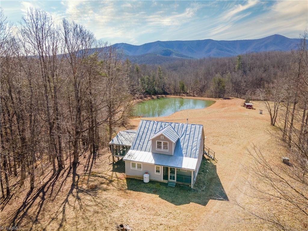 488 Crestview Road Stuart, VA 24171 - Photo 2 of 38