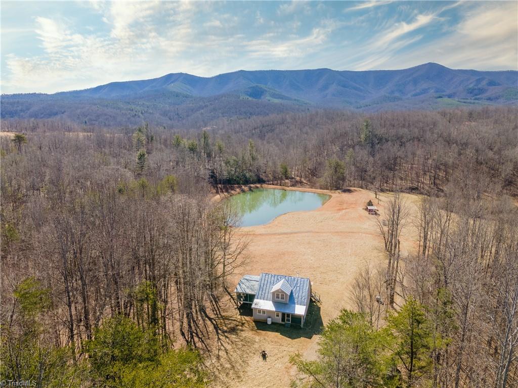 488 Crestview Road Stuart, VA 24171 - Photo 3 of 38