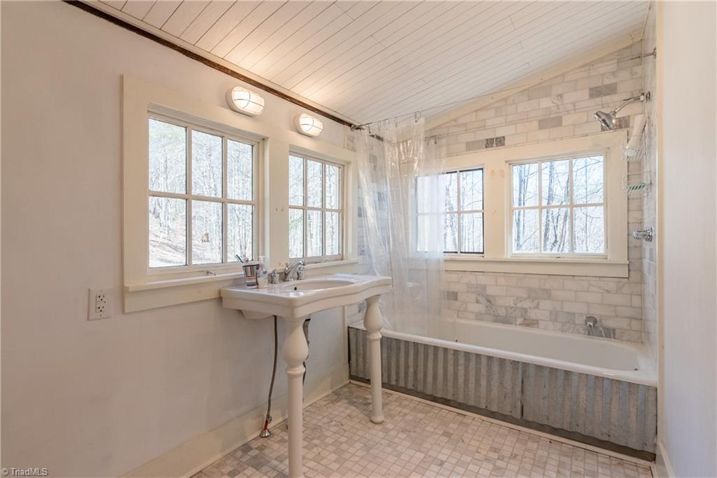 488 Crestview Road Stuart, VA 24171 - Photo 29 of 38