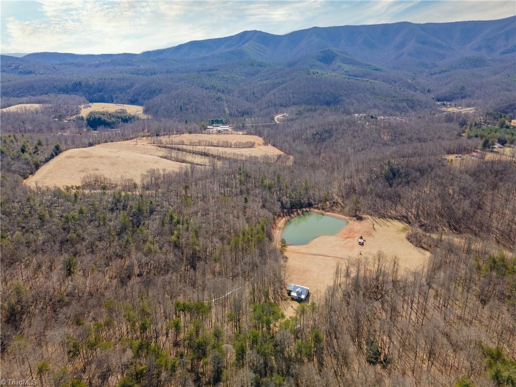 488 Crestview Road Stuart, VA 24171 - Photo 4 of 38