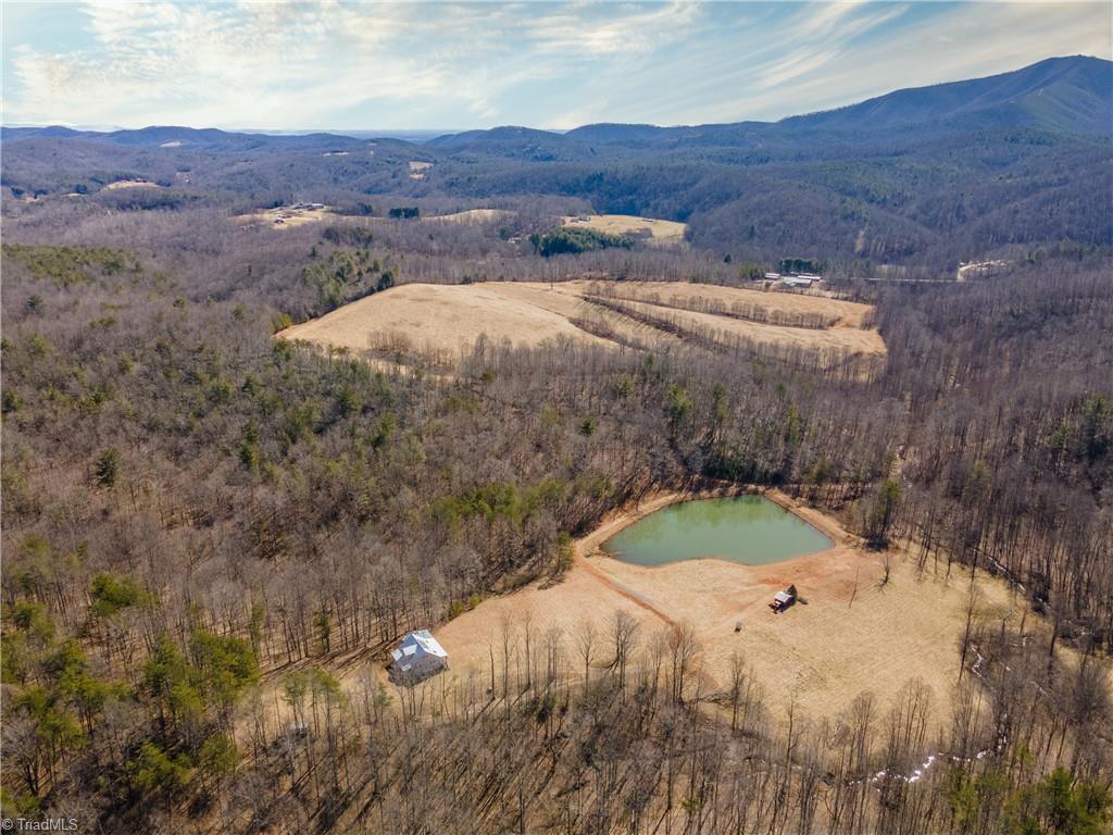 488 Crestview Road Stuart, VA 24171 - Photo 6 of 38