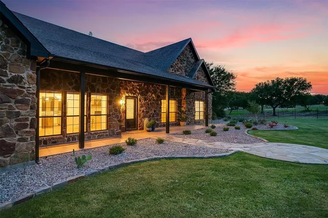 $935,000 | 657 Silver Spur, Weatherford, TX 76087