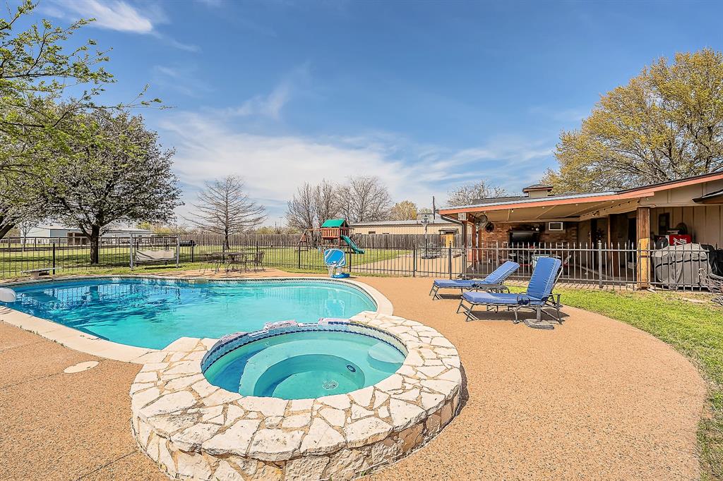11485 Ridgeview Circle Fort Worth, TX 76244 - Photo 20 of 40 Diving Pool with Slide