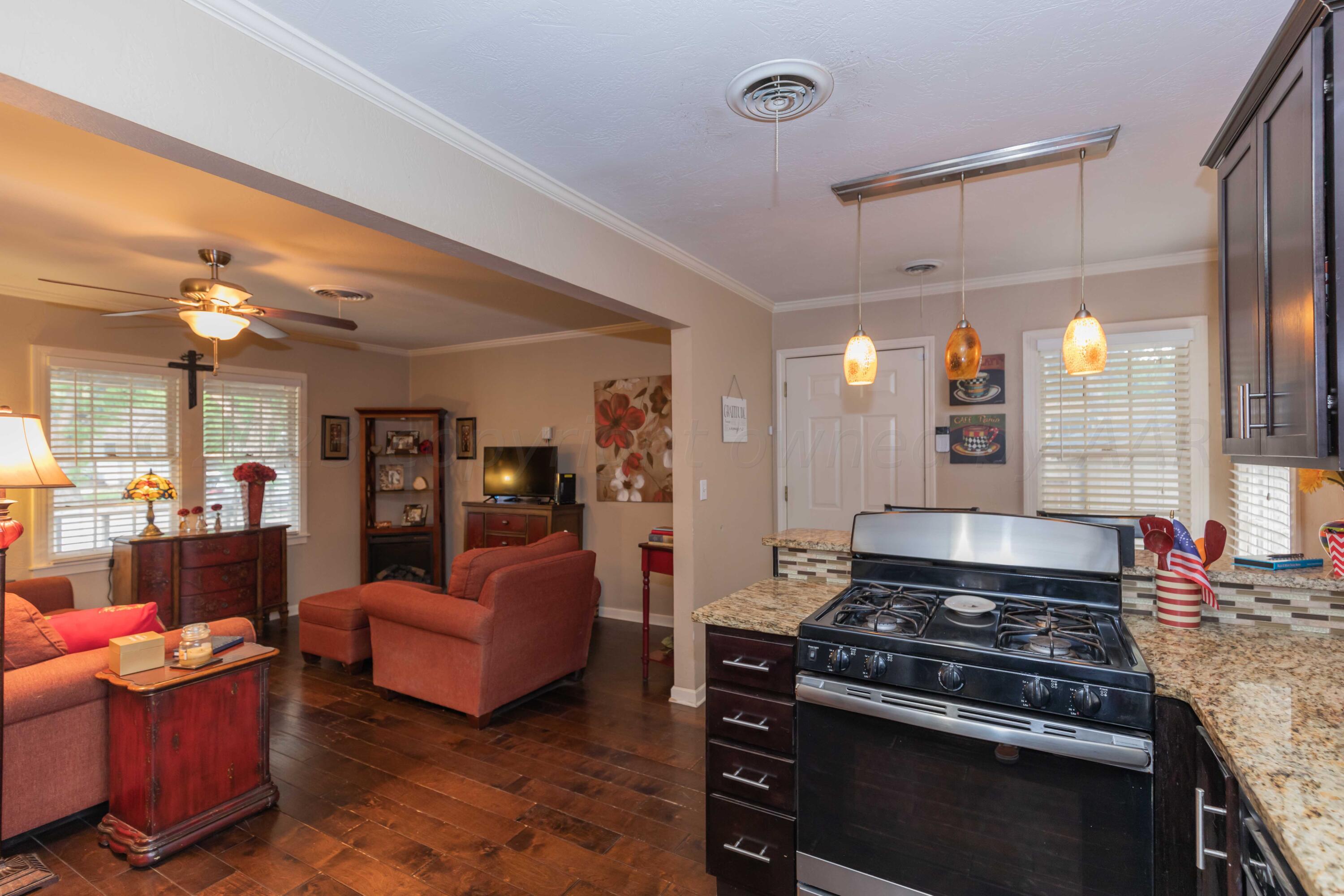1233 South Austin Street Amarillo, TX 79102 - Photo 11 of 26 KITCHEN VIEW 2