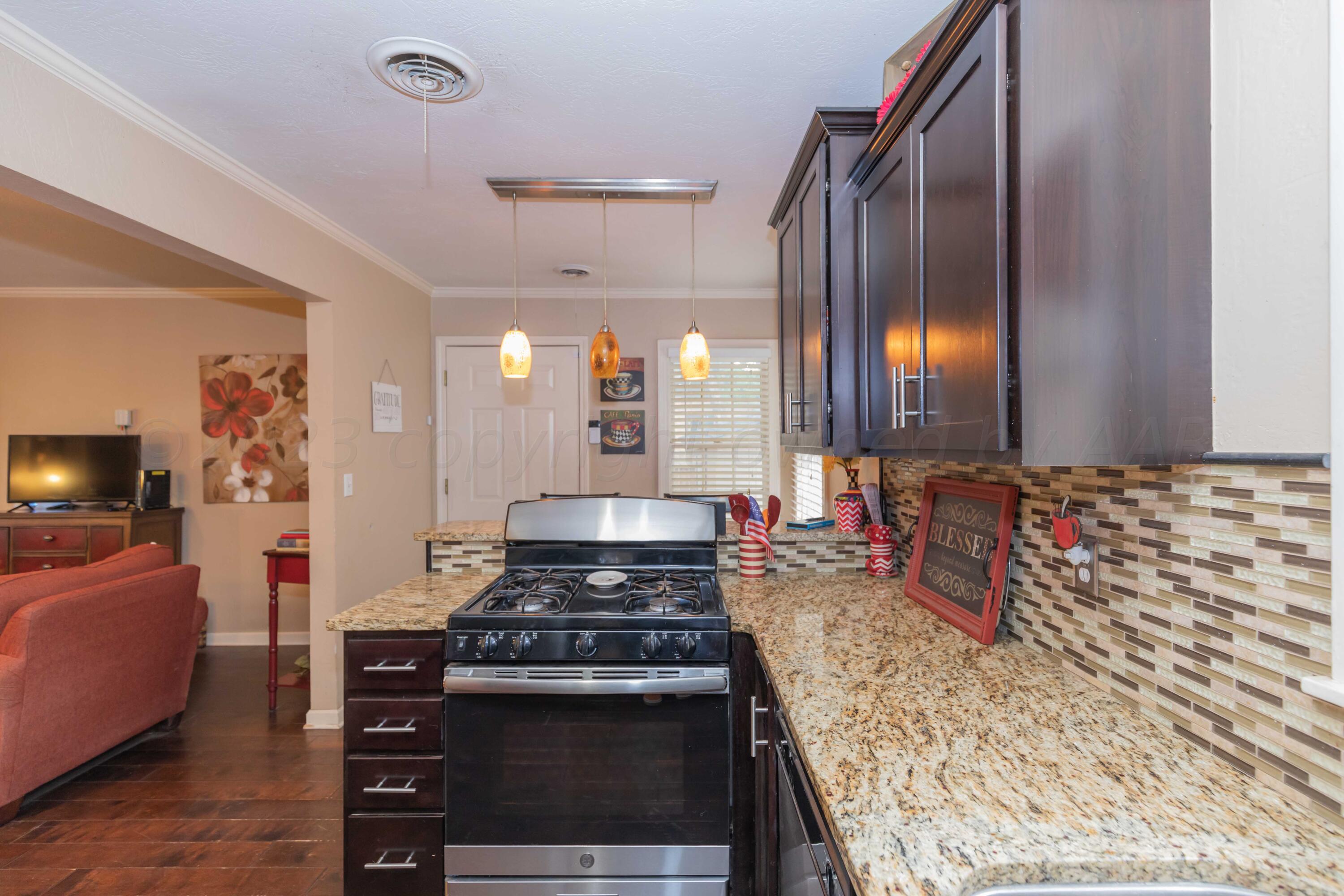 1233 South Austin Street Amarillo, TX 79102 - Photo 12 of 26 KITCHEN VIEW 3