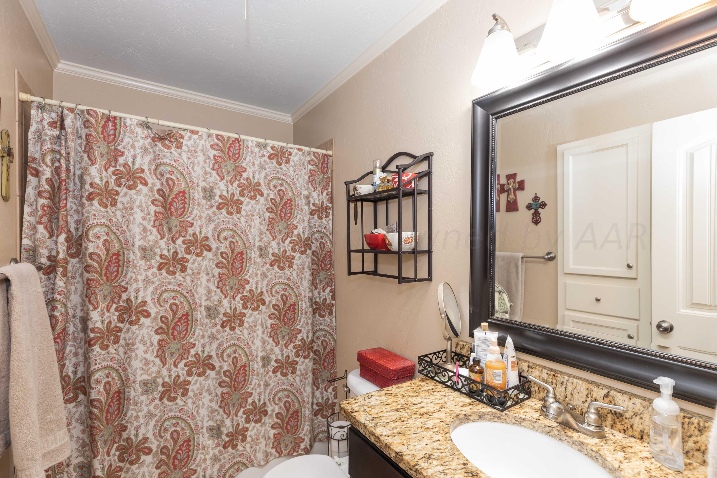 1233 South Austin Street Amarillo, TX 79102 - Photo 17 of 26 BATHROOM VIEW 1