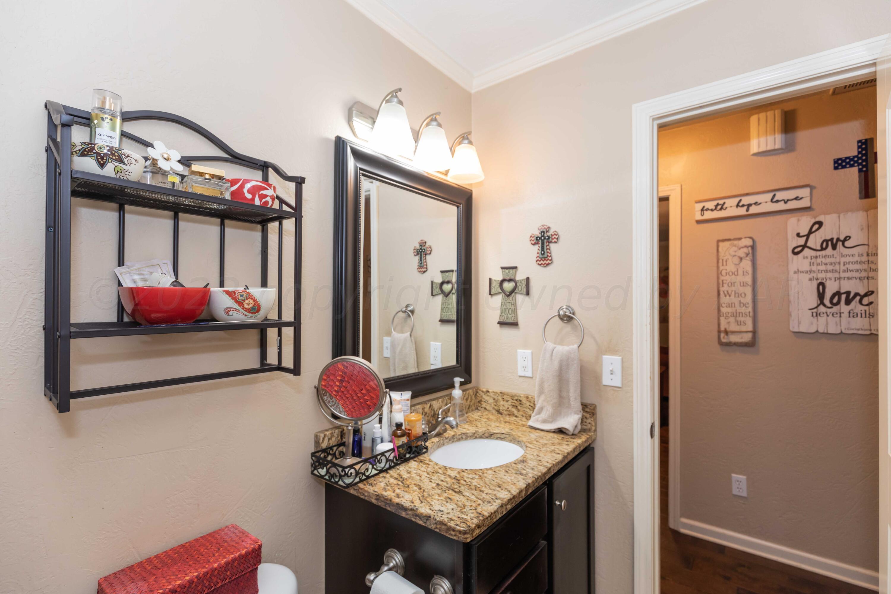 1233 South Austin Street Amarillo, TX 79102 - Photo 19 of 26 BATHROOM VIEW 3