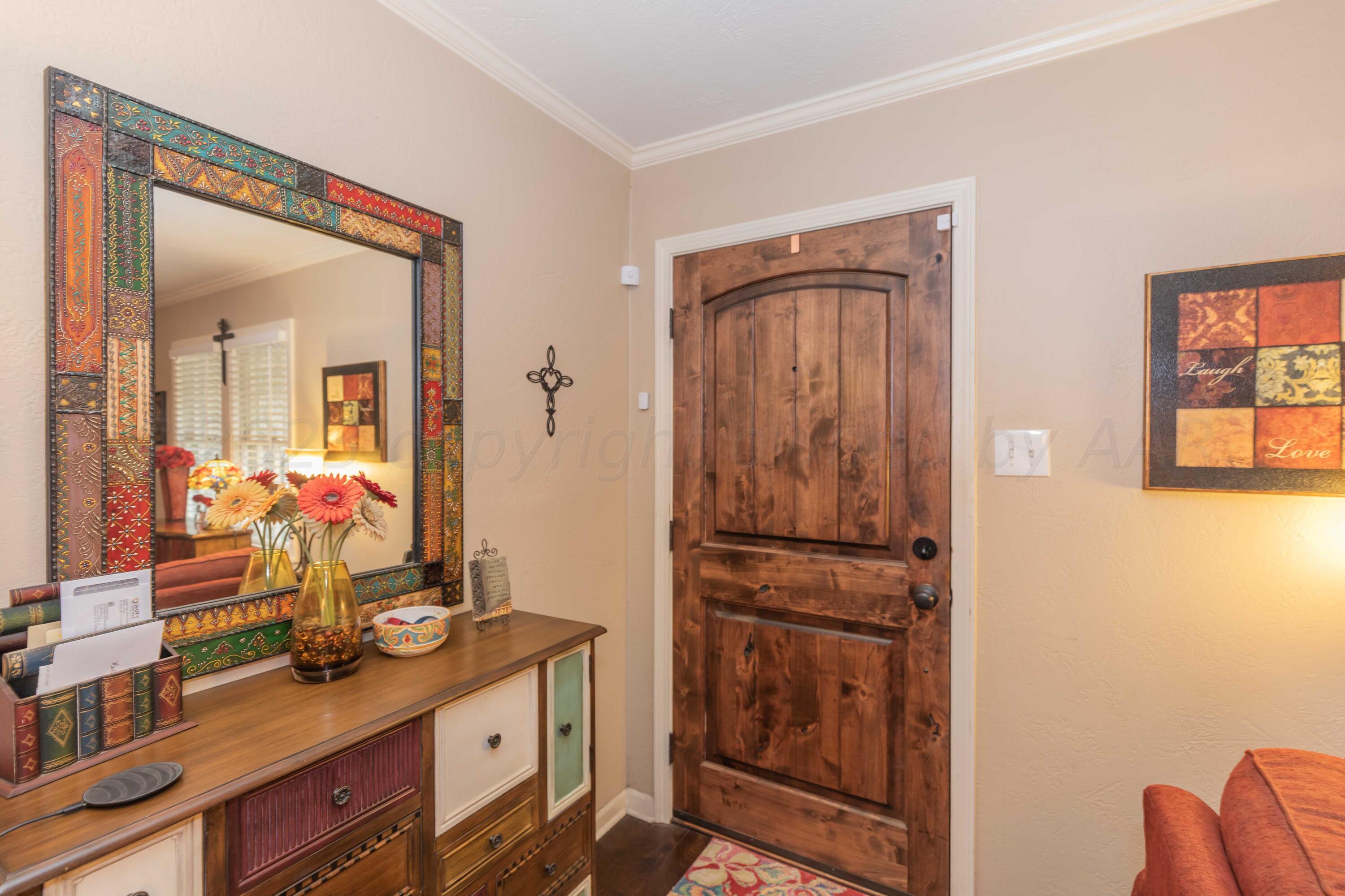 1233 South Austin Street Amarillo, TX 79102 - Photo 5 of 26 ENTRY