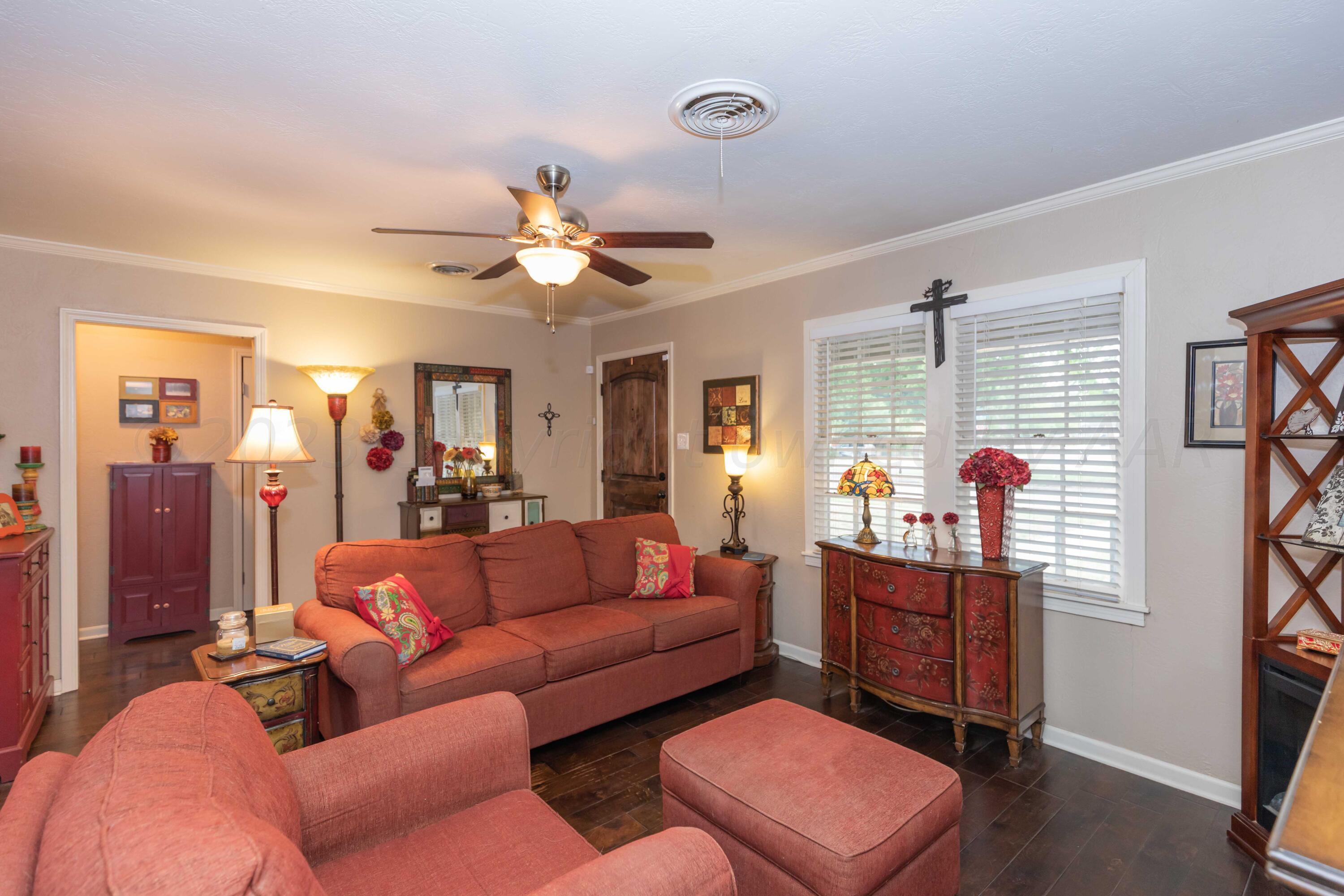 1233 South Austin Street Amarillo, TX 79102 - Photo 8 of 26 LIVING ROOM VIEW 3
