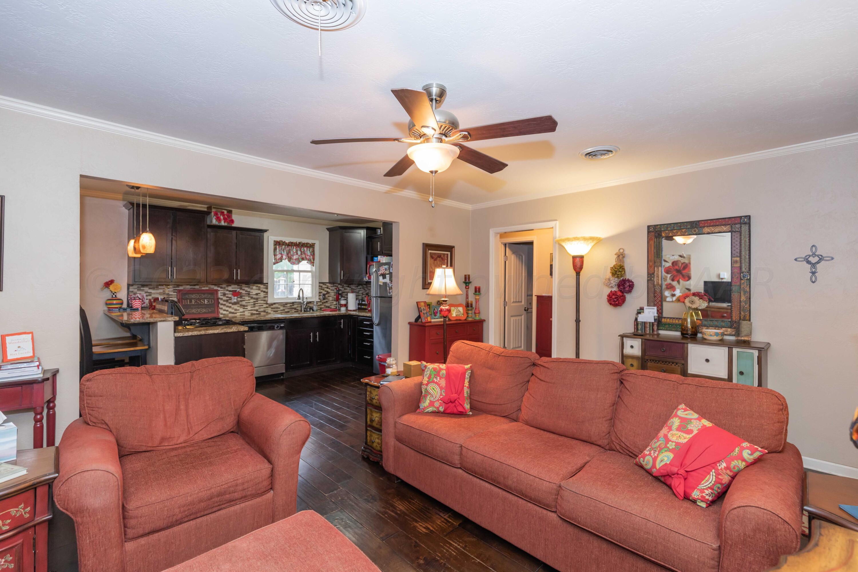 1233 South Austin Street Amarillo, TX 79102 - Photo 9 of 26 LIVING ROOM VIEW 4