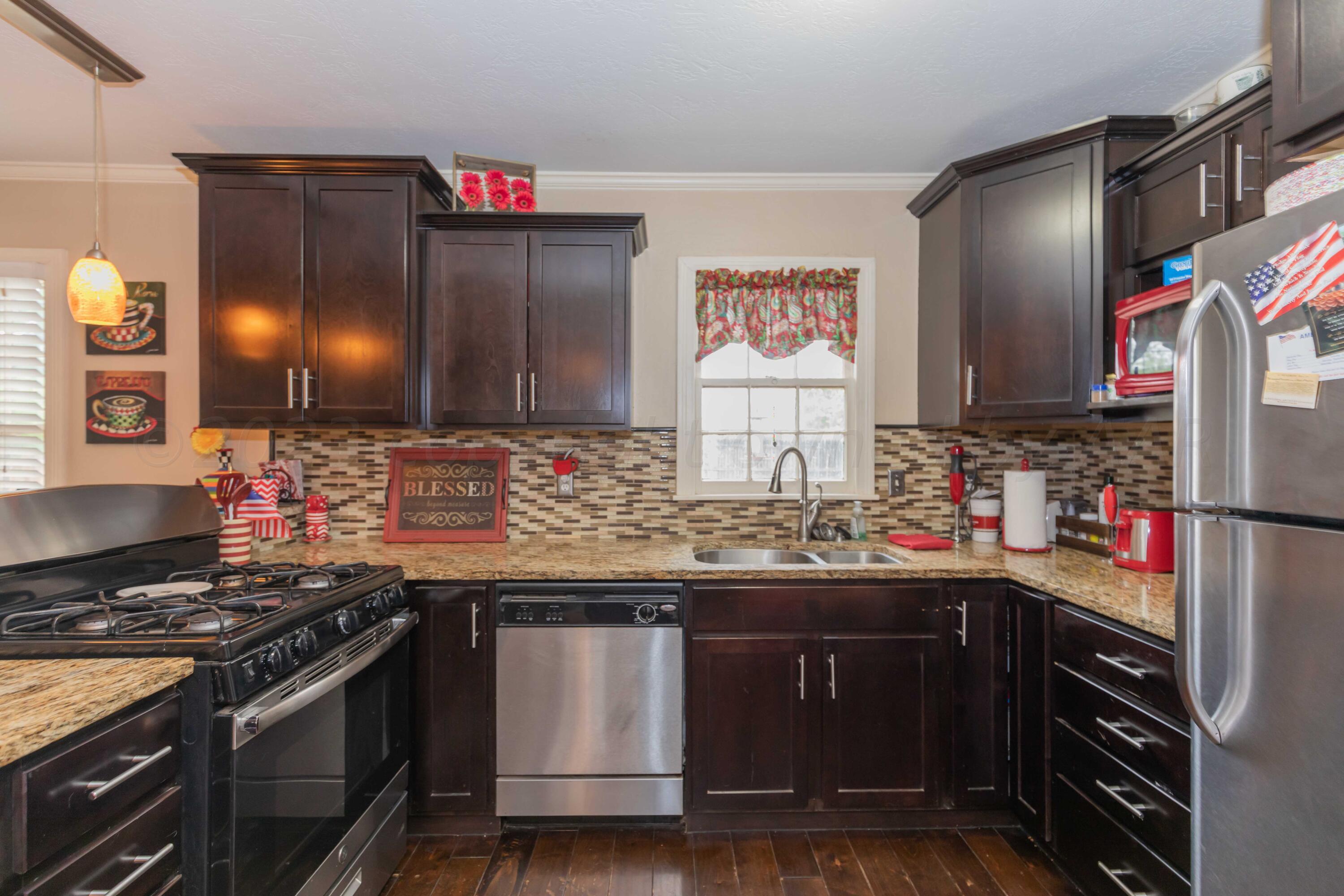 1233 South Austin Street Amarillo, TX 79102 - Photo 10 of 26 KITCHEN VIEW 1