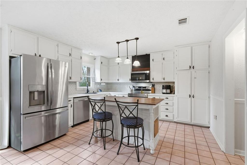 993 Medina Drive Southwest Lilburn, GA 30047 - Photo 16 of 58