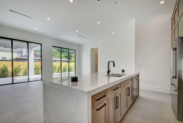 $10,500 | 901 Upland Road, West Palm Beach, FL 33401