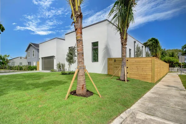 $10,500 | 901 Upland Road, West Palm Beach, FL 33401