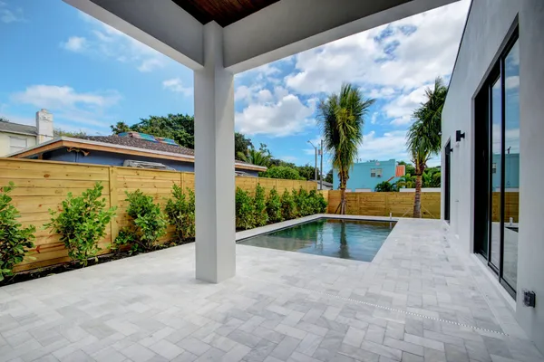 $10,500 | 901 Upland Road, West Palm Beach, FL 33401