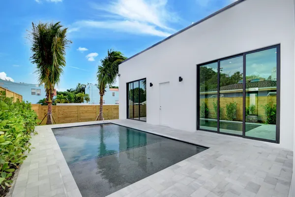 $10,500 | 901 Upland Road, West Palm Beach, FL 33401