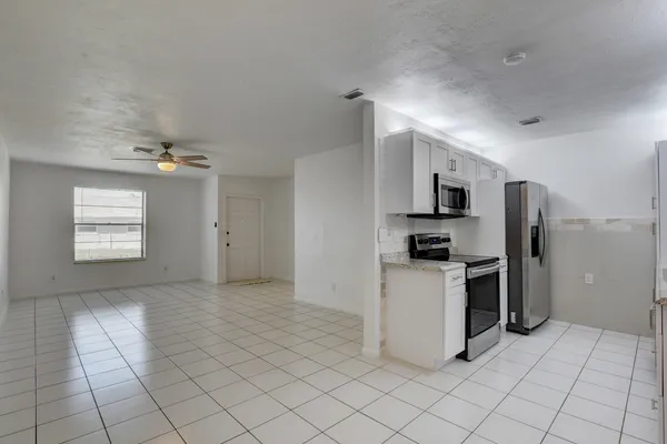 $2,400 | 12449 Westhampton Circle, Wellington, FL 33414
