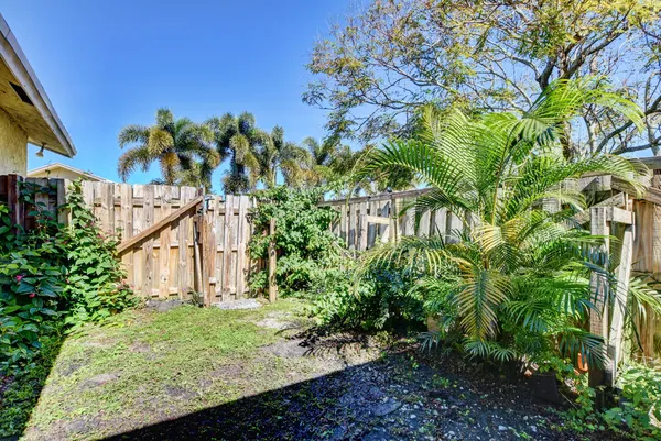 $2,400 | 12449 Westhampton Circle, Wellington, FL 33414