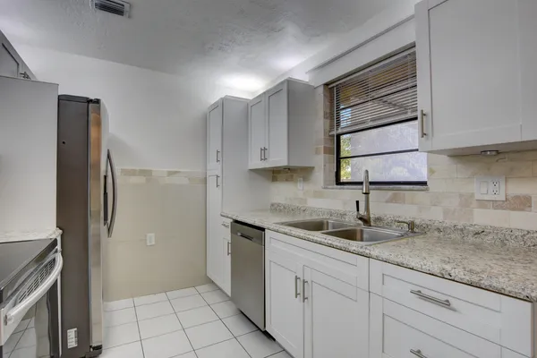 $2,400 | 12449 Westhampton Circle, Wellington, FL 33414