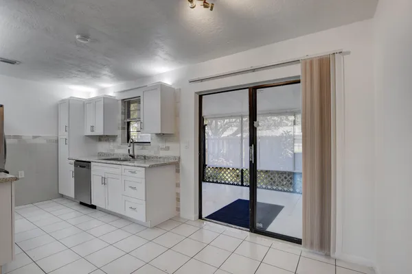 $2,400 | 12449 Westhampton Circle, Wellington, FL 33414