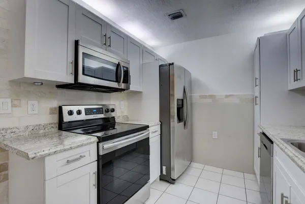 $2,400 | 12449 Westhampton Circle, Wellington, FL 33414