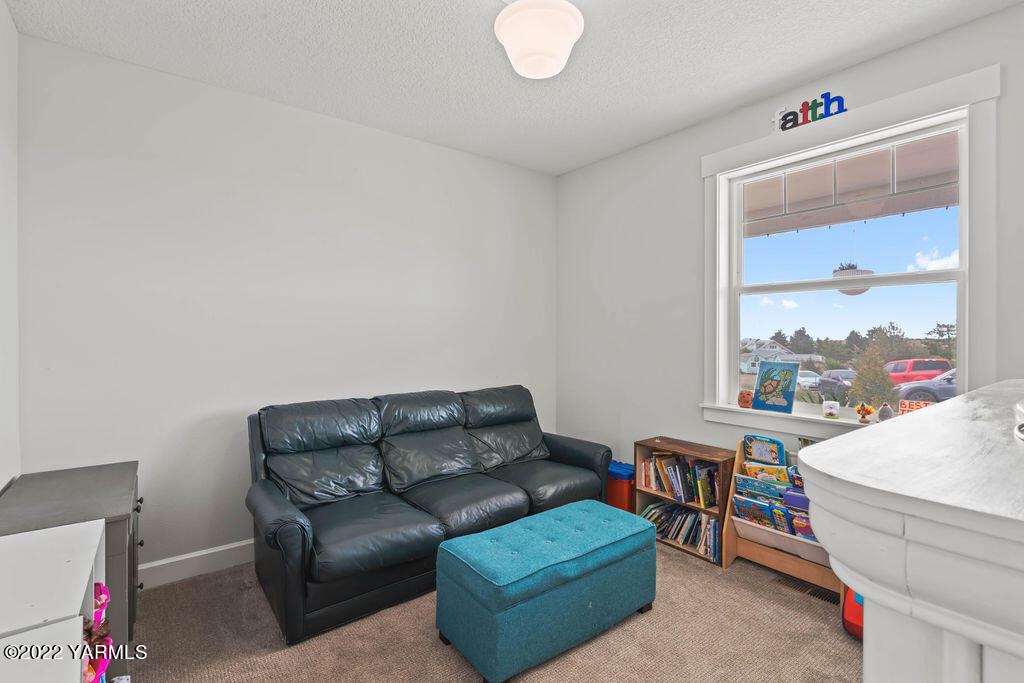 1058 East Road Bickleton, WA 99322 - Photo 14 of 39 a living room with furniture and a window