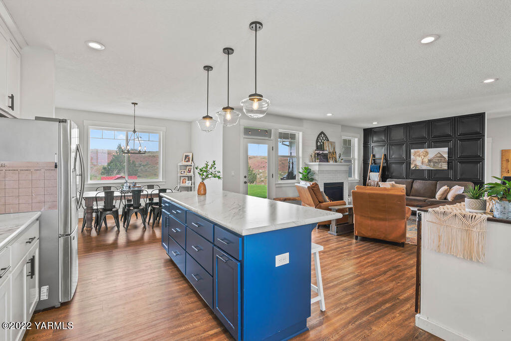1058 East Road Bickleton, WA 99322 - Photo 26 of 39 a living room with furniture and a wooden floor