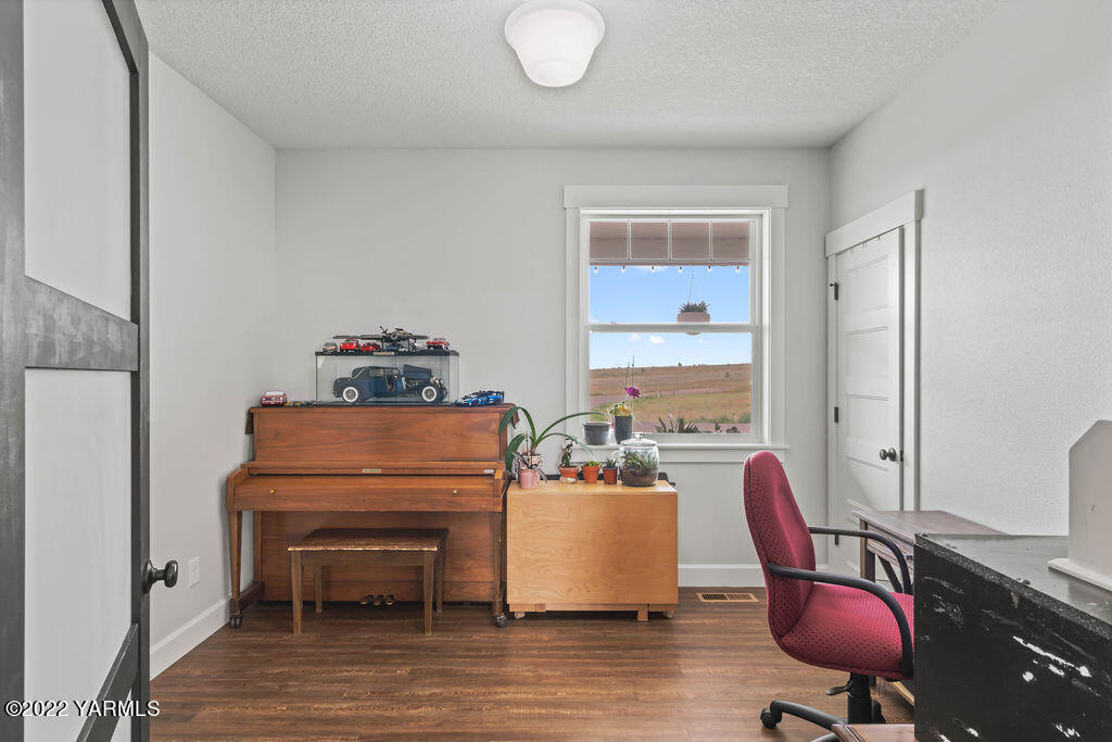 1058 East Road Bickleton, WA 99322 - Photo 29 of 39 a room with furniture a air conditioner vent and a window