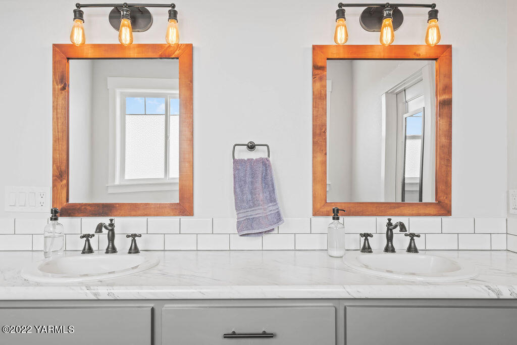 1058 East Road Bickleton, WA 99322 - Photo 37 of 39 a bathroom with a sink and a mirror