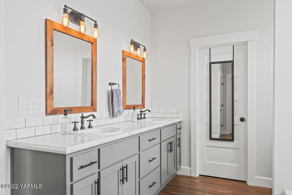1058 East Road Bickleton, WA 99322 - Photo 39 of 39 a bathroom with 2 sink and a mirror
