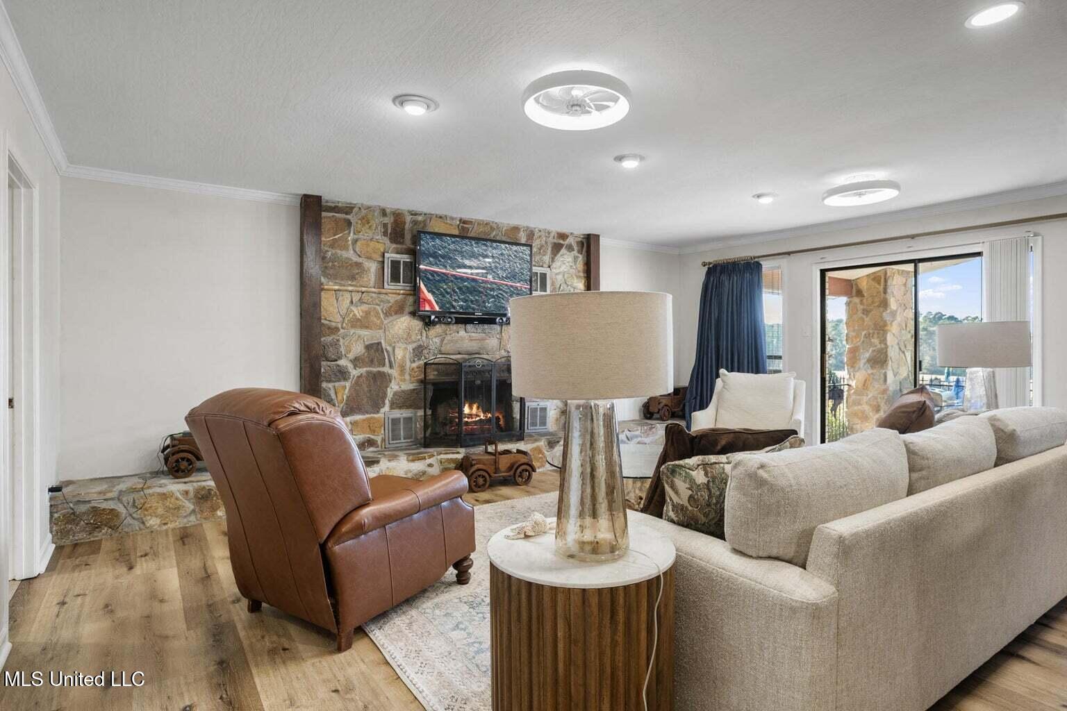 113 Lucas Road Sumrall, MS 39482 - Photo 15 of 52 Family Room/Great Room View 2