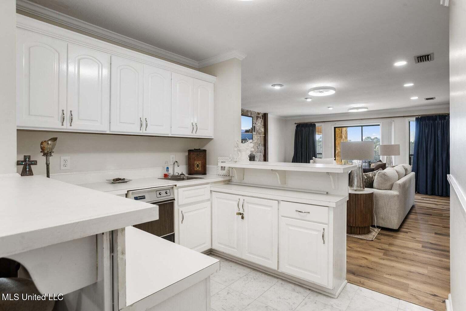113 Lucas Road Sumrall, MS 39482 - Photo 21 of 52 Wet Bar Between Great Room and Game Room
