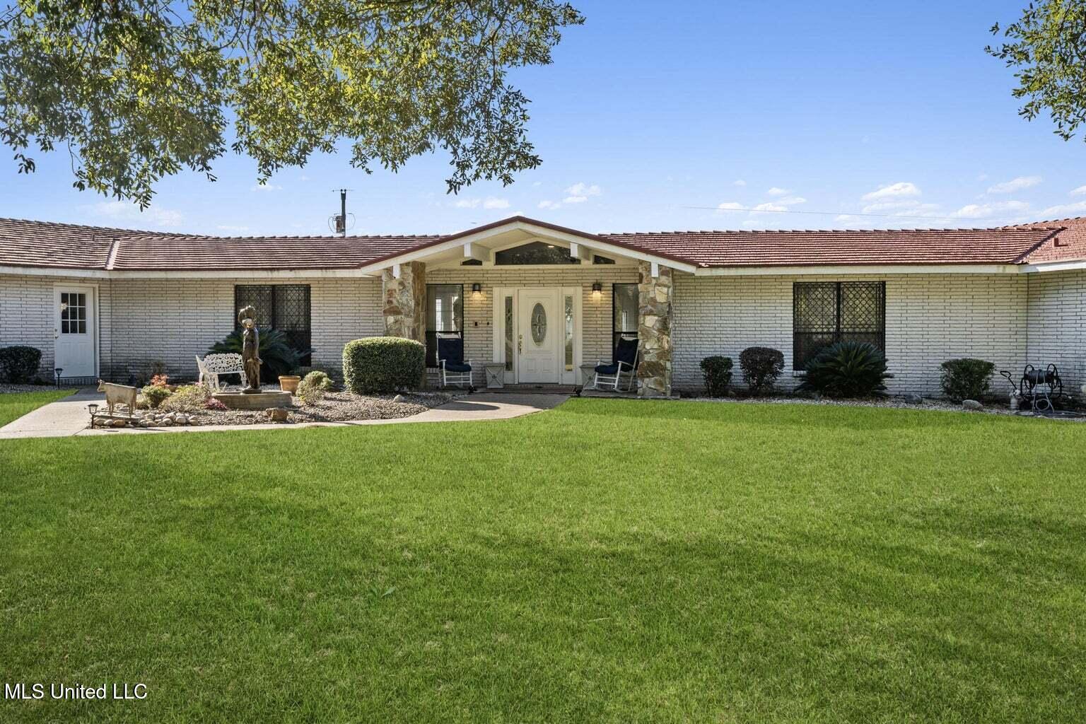 113 Lucas Road Sumrall, MS 39482 - Photo 4 of 52 Front View of Home 3