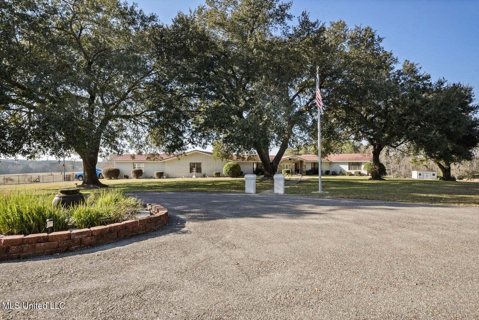 113 Lucas Road Sumrall, MS 39482 - Photo 6 of 52 Circular Drive in Front
