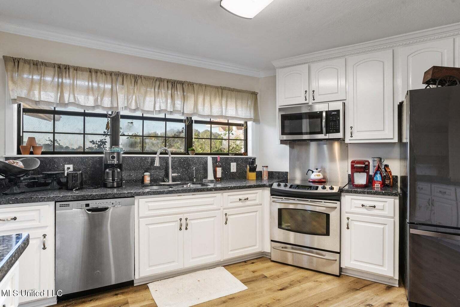 113 Lucas Road Sumrall, MS 39482 - Photo 9 of 52 Kitchen View 3