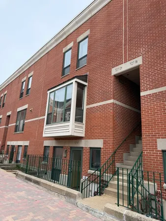 $325,000 | 727 South Ashland Avenue, Unit C, Chicago, IL 60607
