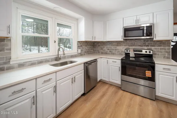 $279,999 | 23 Brickyard Road, Troy, NY 12182