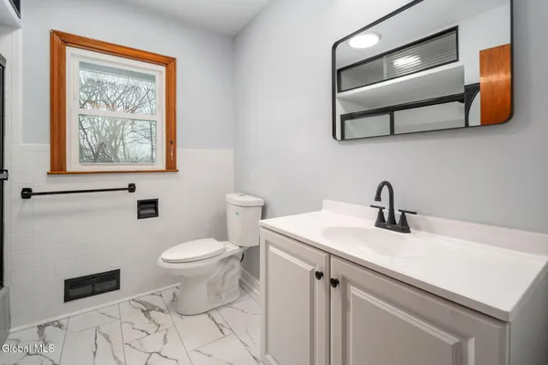 $279,999 | 23 Brickyard Road, Troy, NY 12182