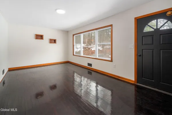 $279,999 | 23 Brickyard Road, Troy, NY 12182