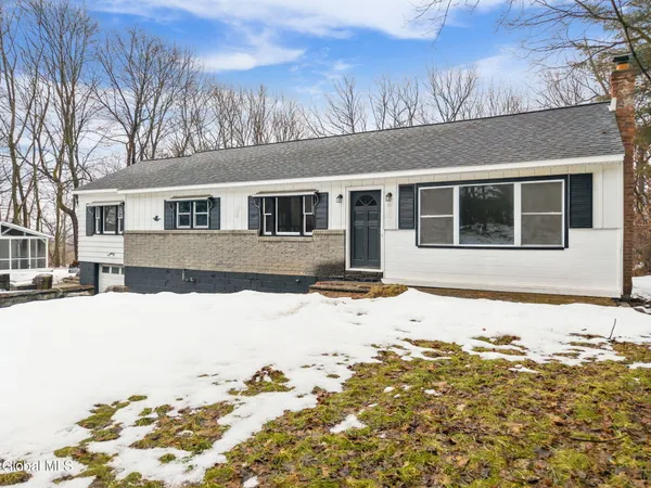 $279,999 | 23 Brickyard Road, Troy, NY 12182