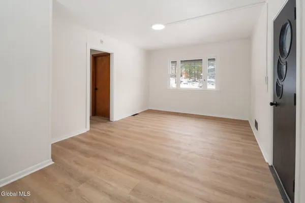 $279,999 | 23 Brickyard Road, Troy, NY 12182