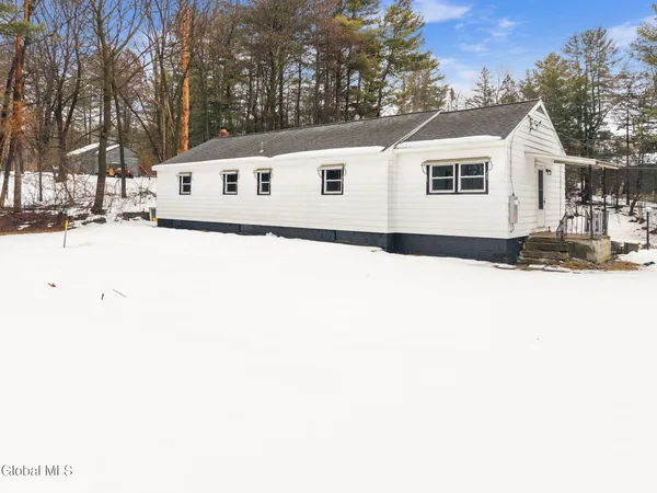 $279,999 | 23 Brickyard Road, Troy, NY 12182