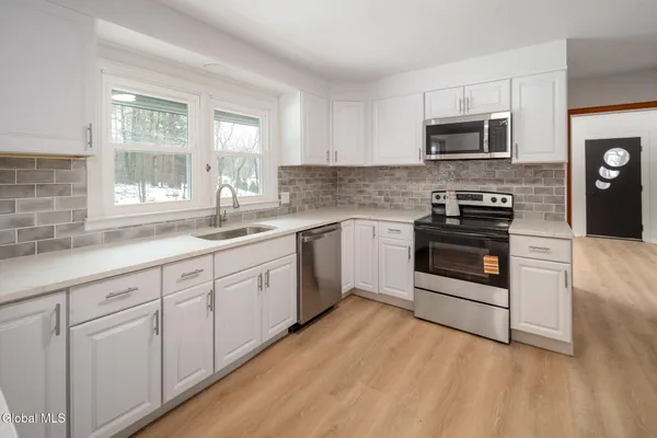 $279,999 | 23 Brickyard Road, Troy, NY 12182