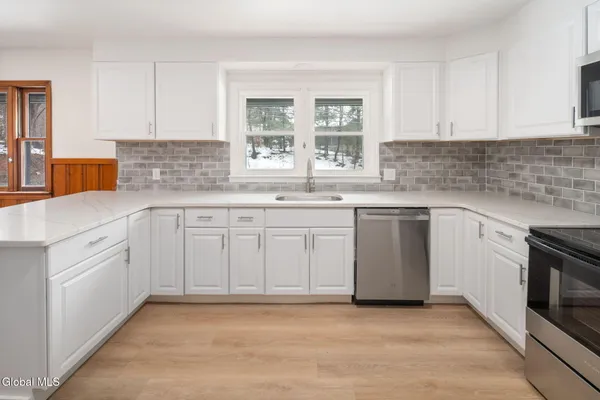 $279,999 | 23 Brickyard Road, Troy, NY 12182