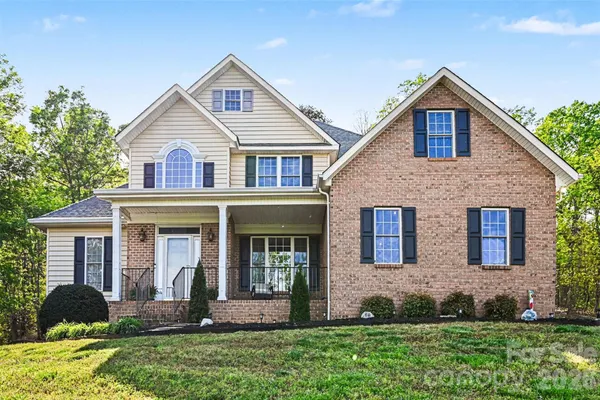 $499,000 | 7940 Oakmont Court, Hickory, NC 28602
