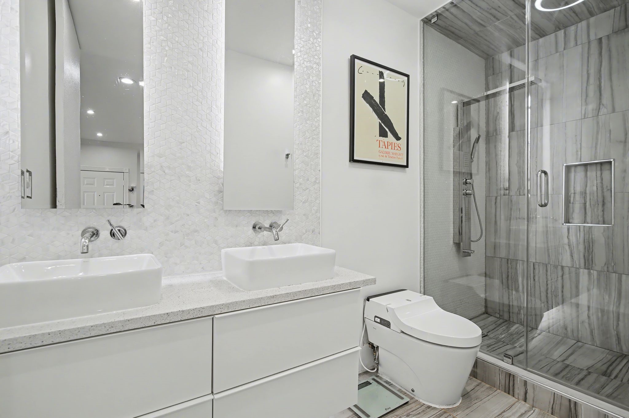 3231 Allen Parkway, Unit 2104 Houston, TX 77019 - Photo 7 of 14 a bathroom with a toilet sink shower and mirror