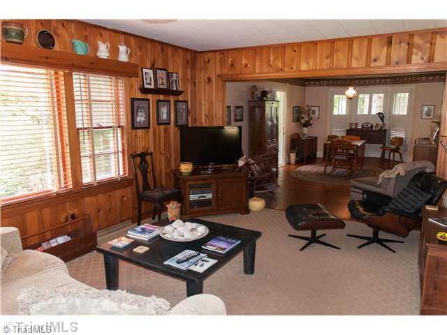 310 Lake Leonard Road Lexington, NC 27295 - Photo 6 of 16 Living Room.