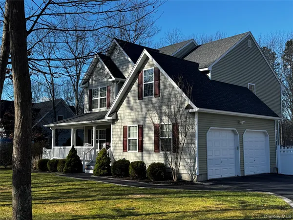 $829,000 | 186 Bernstein Boulevard, Center Moriches, NY 11934